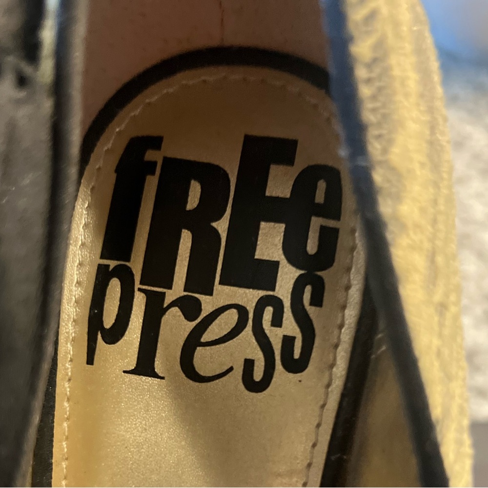 Free Press Black and Cream Lace Heels with Satin Side Bow 8M - Picture 4 of 9